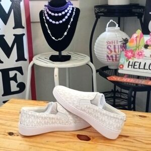 1️⃣2️⃣0️⃣🆕 Michael Kors Shoes